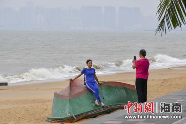 半岛官网平台-下雨天为什么容易思绪万千？