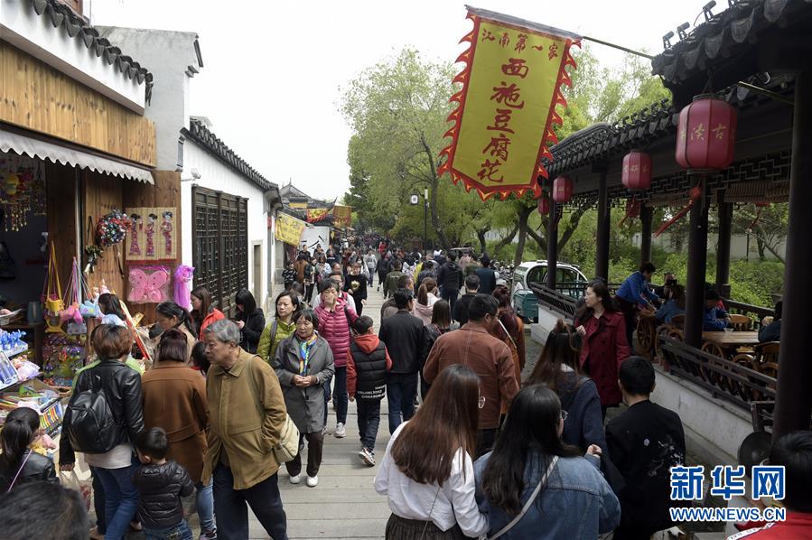 开运体育app登录入口-周雨彤 一次醉酒换来一生内向