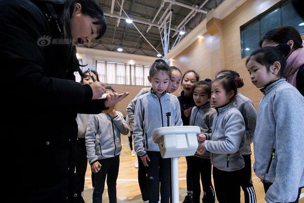 所有澳门电子游戏平台-贵州毕节：农民水田插秧笑开颜