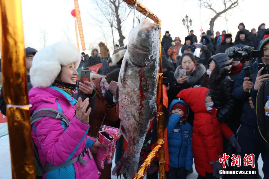 欧博abg会员登录官网-“提灯定损”之地探访：村里住着很多陪读妈妈
，当地民宿遭大量退订