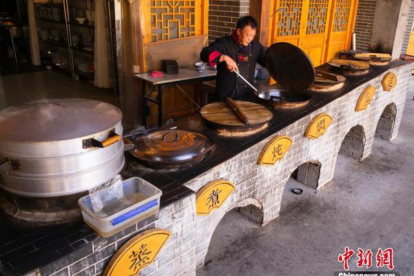 米兰体育官网入口下载-28岁女常吃隔夜菜，胃痛揭患胃癌，6类食物隔夜吃易生毒素