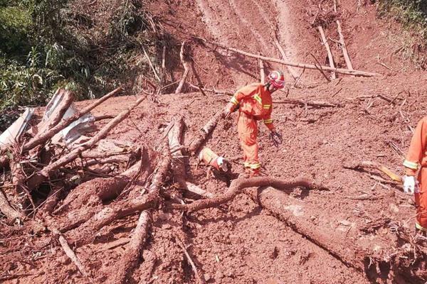 kok电竞首页-“提灯定损”之地探访
：村里住着很多陪读妈妈，当地民宿遭大量退订