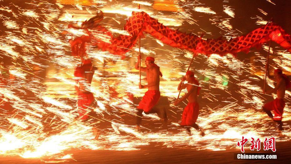 半岛在线登录官网-女神异闻录夜幕魅影