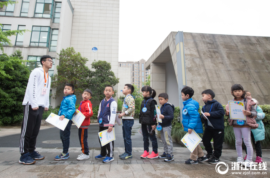 半岛电子下载官网-岁小孩看房时不幸坠亡