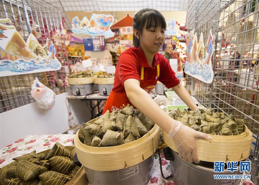 好运彩app官方版下载-女子因蒜苗被轧怒砸奔驰车，河南警方：双方就财产损失达成谅解