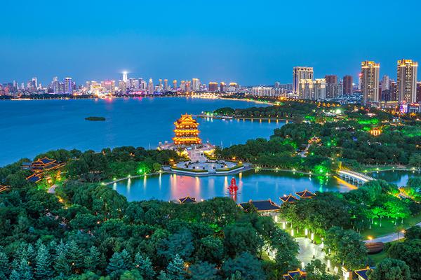 澳门大阳城集团网址-周雨彤一次醉酒换来一生内向