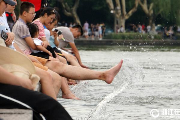 kok电竞首页-“提灯定损”之地探访：村里住着很多陪读妈妈，当地民宿遭大量退订