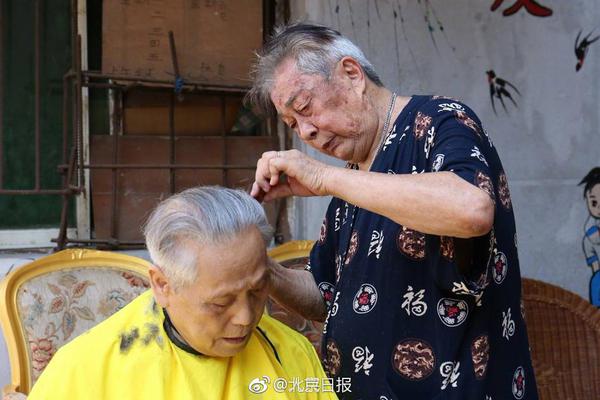 开云苹果下载app-周雨彤一次醉酒换来一生内向