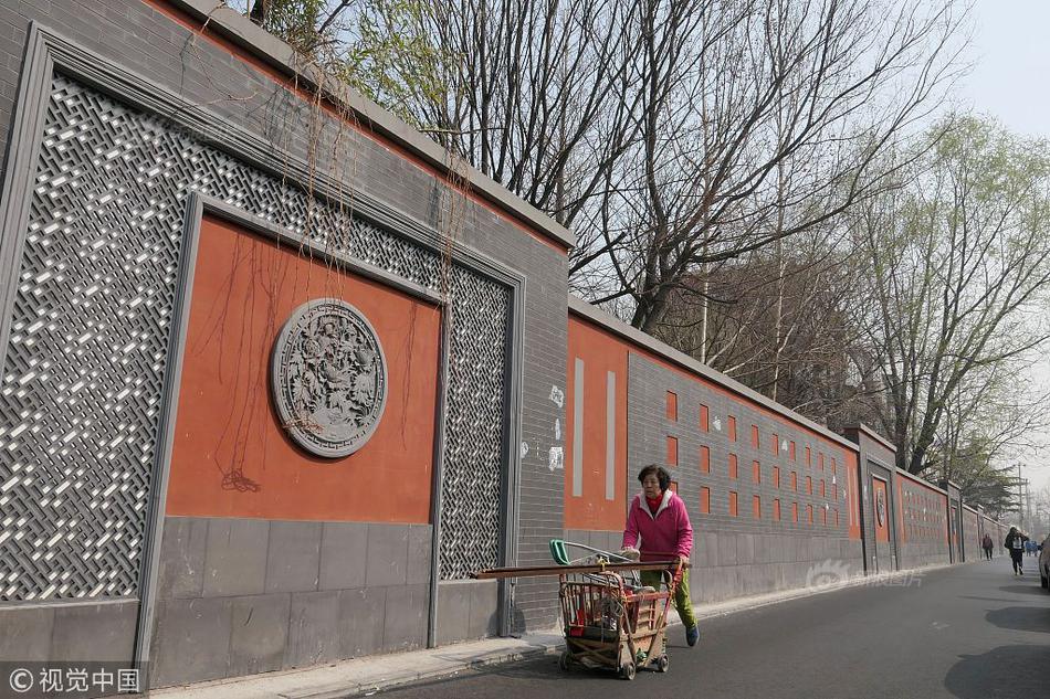 乐鱼在线官网平台-女孩和父母相继患癌，12年后，一家人齐聚在她的博士毕业典礼上