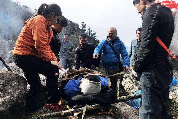 半岛在线登录官网-今年唯一一次日全食现场画面