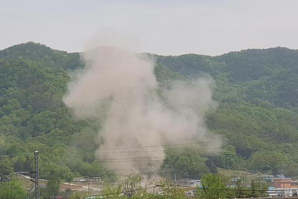 半岛在线体育官网-国内国际金价齐涨，多家品牌金店足金价逼近730元每克