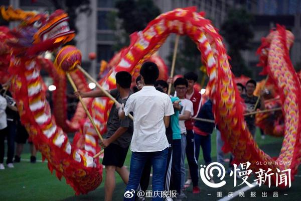 星空app网站-女子称机场上厕所遭男孩强行推门