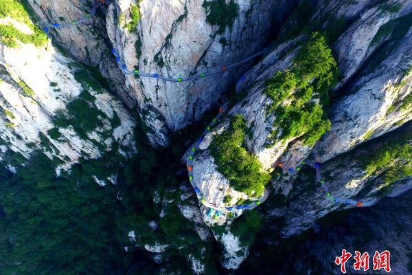 乐鱼在线官网平台-黄景瑜王一博雨中打戏