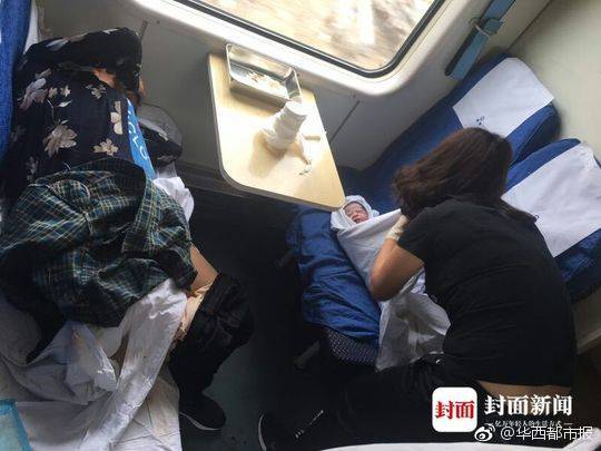 华体官网登录入口-女子乘自动扶梯上楼半个身子突然被“卷入”，消防紧急救援