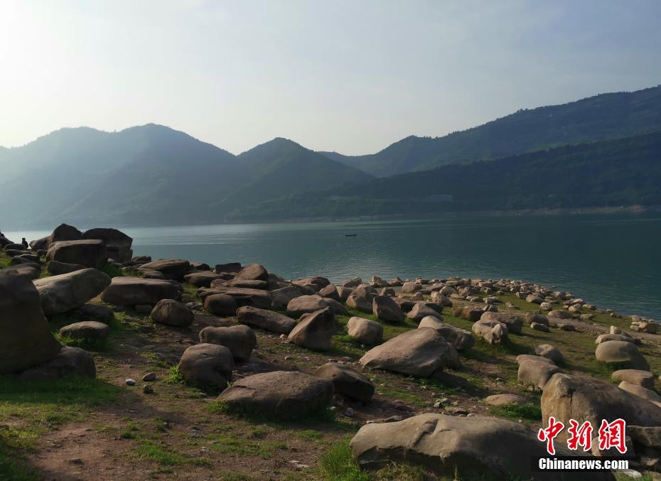 星空体育在线登陆-从垃圾桶里翻、自己网上买，部分小学生沉迷“烟卡”需警惕