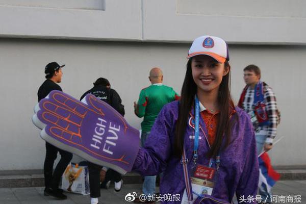 开云在线登陆入口-女子乘自动扶梯上楼半个身子突然被“卷入”，消防紧急救援