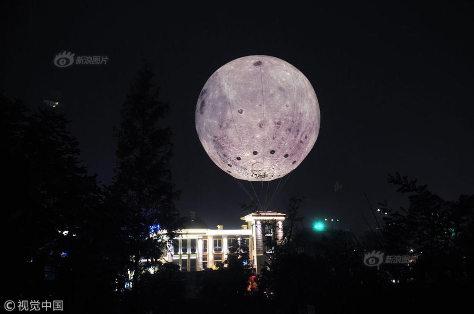 半岛体肓综合下载-今年唯一一次日全食现场画面