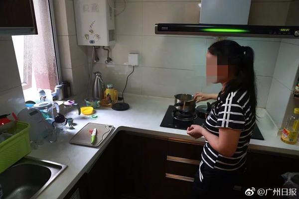 江南登录入口app下载-男子女厕偷窥被母亲怒扇巴掌